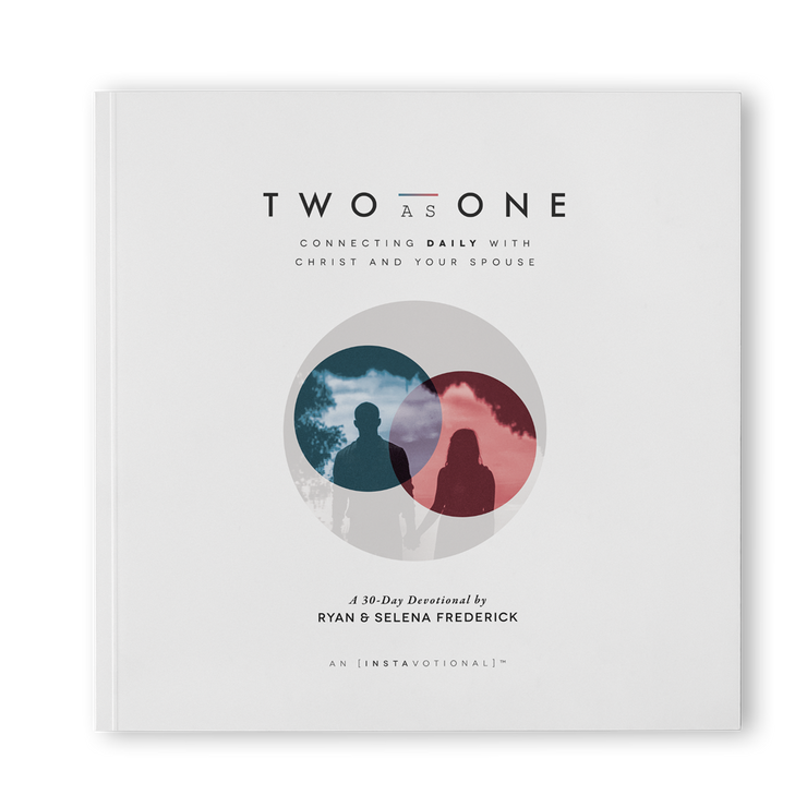 One:　a　30-Day　Marriage　Couple's　Devotional　–　Fierce　Two　as